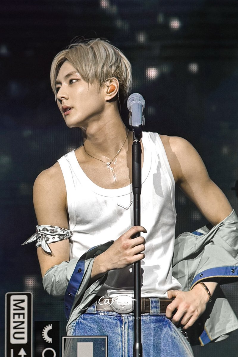 mmenhp_'s tweet image. สร้อย prada เสื้อกล้าม สีผิวจองวอน อยากตรายว่ะ หล่อมาก จะเป็นลม