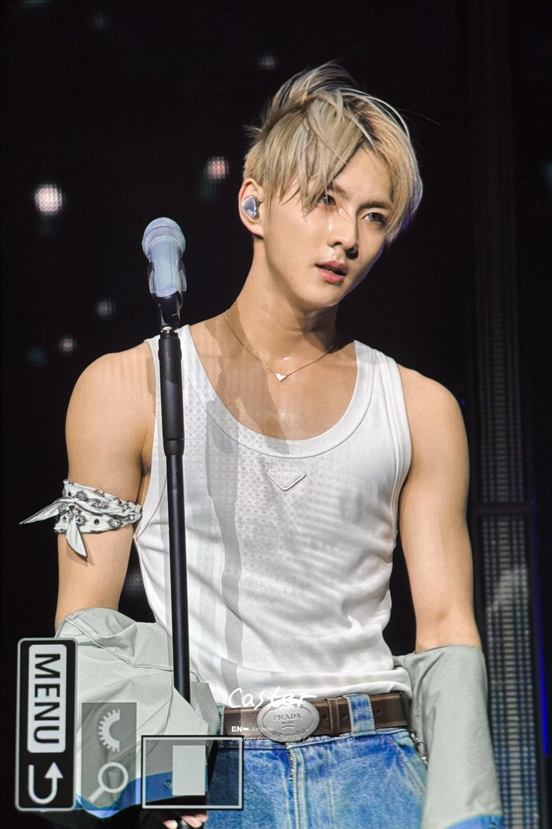 mmenhp_'s tweet image. สร้อย prada เสื้อกล้าม สีผิวจองวอน อยากตรายว่ะ หล่อมาก จะเป็นลม