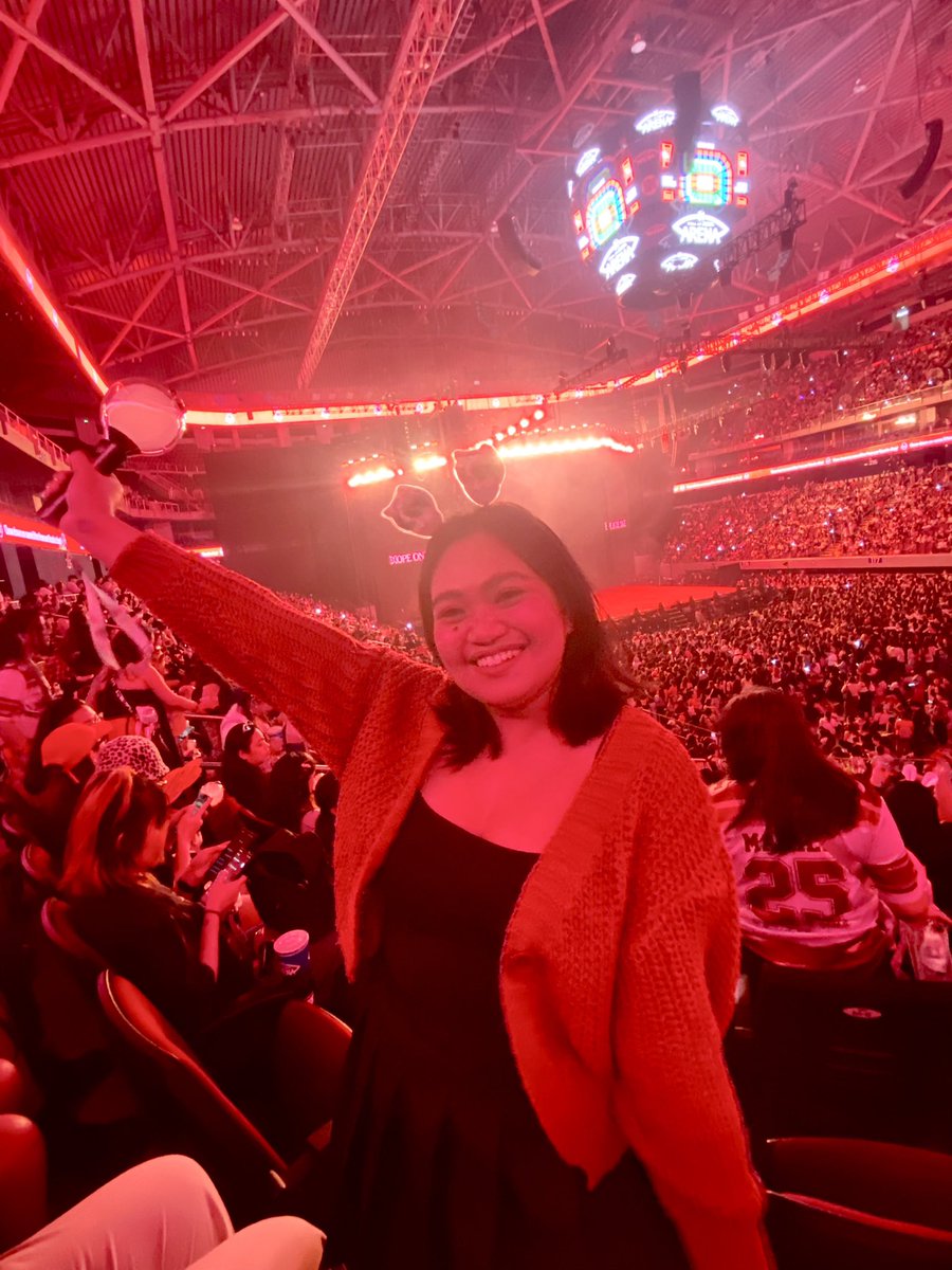_kimnamjune's tweet photo. My ARMY heart is soooo happy! 😭💜 

#HOPE_ON_THE_STAGE_TOUR_Manila 
#HOPE_ON_THE_STAGE_TOUR_MANILA 
#HOPEfulinManila 
#HOS_TOUR_MANILA https://t.co/pqnIbJBrEE