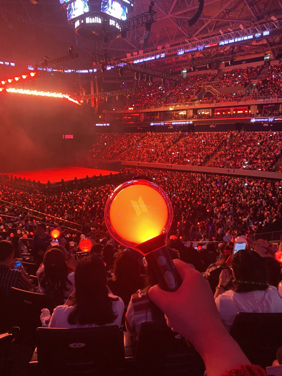 _kimnamjune's tweet photo. My ARMY heart is soooo happy! 😭💜 

#HOPE_ON_THE_STAGE_TOUR_Manila 
#HOPE_ON_THE_STAGE_TOUR_MANILA 
#HOPEfulinManila 
#HOS_TOUR_MANILA https://t.co/pqnIbJBrEE