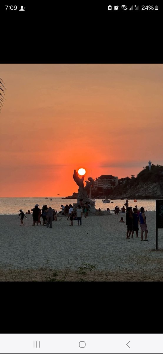 UJSC's tweet photo. @Anhastacia1 Vas estar activa en huatulco https://t.co/gQI0g7Q6lg