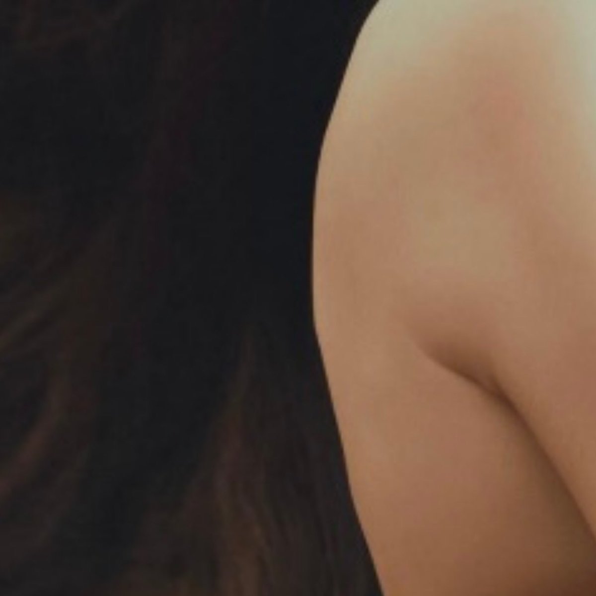 Llamen al 0-800 Bellakeo que esto está cada vez más cerca… Aquí está la 4ta parte de la portada 🐕

PRE SAVE: keos.lnk.to/en.4