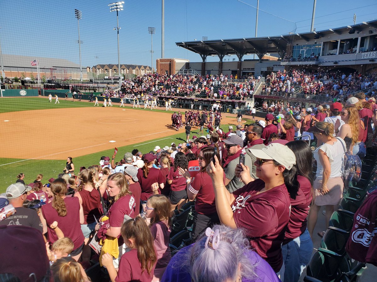 I think I could rock maroon and white.  What do you think??

<a href="/AggieSoftball/">Texas A&M Softball</a> <a href="/LadyTiger_sball/">Whitewright Softball</a>