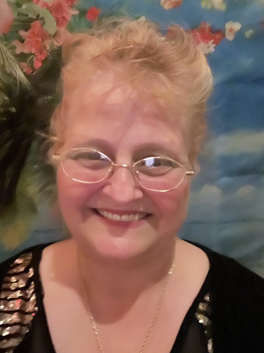 Kathery35841036's tweet image. I went out dancing with my friends!! OMG I had so much fun dancing 💃🕺 !! this year been crazy my Father and Sister passing away and moving to a different place I needed to get out and have fun 🤩