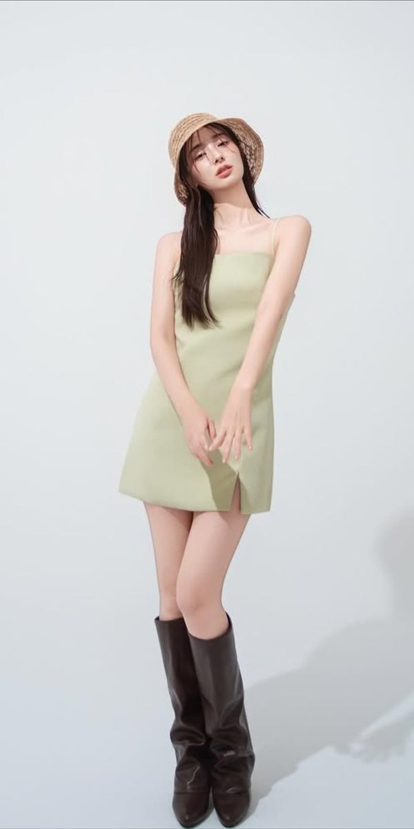 kanakneehigh's tweet image. 宮本茉由✖️ロングブーツ👢
#宮本茉由 #女優 #斜陽 #モデル
#CanCam #ブーツ #ロングブーツ