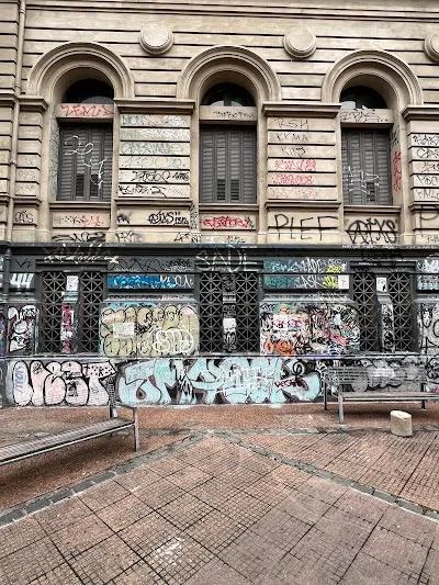 reuruguaya's tweet photo. Los graffitis arruinaron completamente a Montevideo, el vandalismo tiene que ser fiscalizado https://t.co/HhXZ6v9iVJ