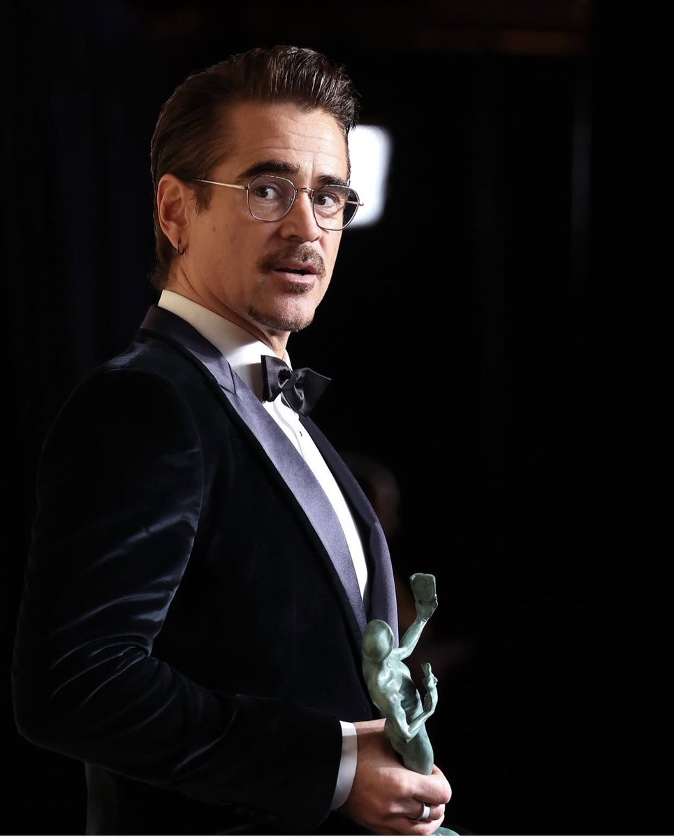 colinfarrell120's tweet photo. wins Outstanding Performance by a Male Actor in a Television Movie or Limited Series Award at the #SAGAwards for 'The Penguin'
#colinfarrell #thepenguin #sagawards #best #award #gorgeous #beautiful #hot #cool #smile #happy #cute #adorable #earrings ##hair #eyes #suit #style #hollywood #celebrity #instagood #photooftheday