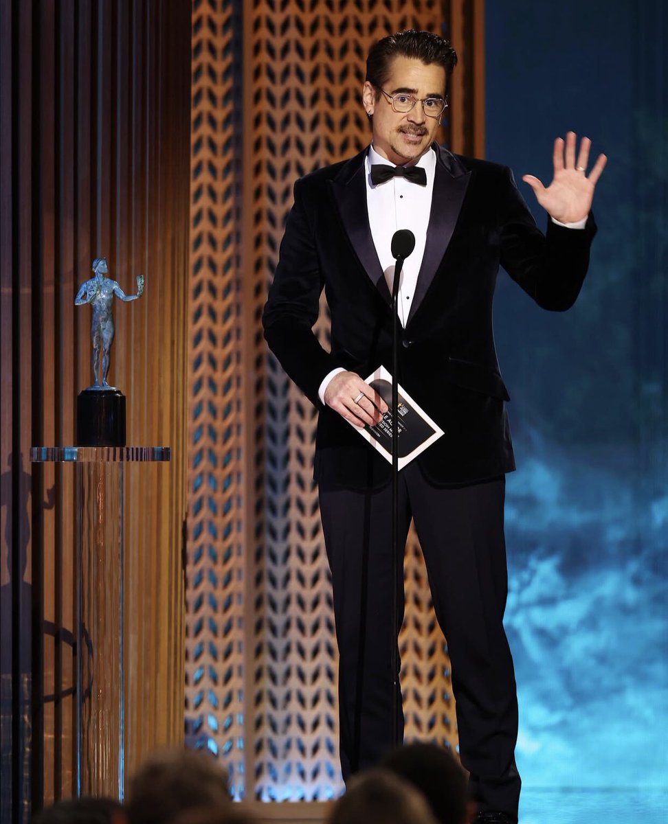 colinfarrell120's tweet photo. wins Outstanding Performance by a Male Actor in a Television Movie or Limited Series Award at the #SAGAwards for 'The Penguin'
#colinfarrell #thepenguin #sagawards #best #award #gorgeous #beautiful #hot #cool #smile #happy #cute #adorable #earrings ##hair #eyes #suit #style #hollywood #celebrity #instagood #photooftheday