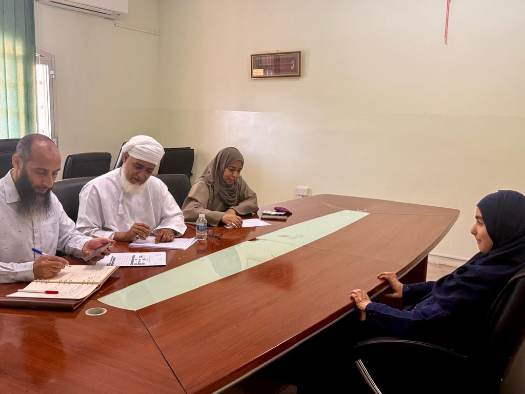 فريق من المختصين من دائرة التربية الخاصة بديوان عام الوزارة ينفّذ التقييم النهائي لمسابقة حفظ القرآن الكريم لطلبة الدمج الفكري على مستوى السلطنة ب #تعليمية_شمال_الشرقية