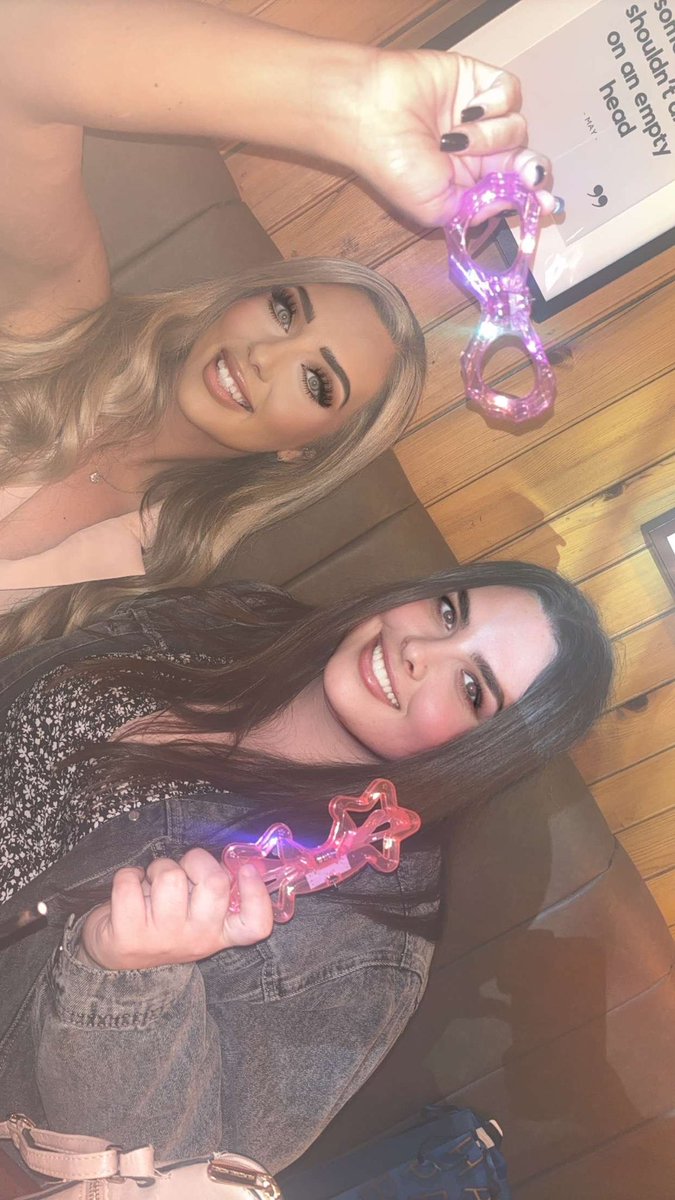 HannahJDavidson's tweet photo. My 2 favourite got my back for everything ❤️ 

Just a reminder yous aren’t getting rid of Hannah because yous need this Hannah in your lives 😂 https://t.co/yekuINSuoJ