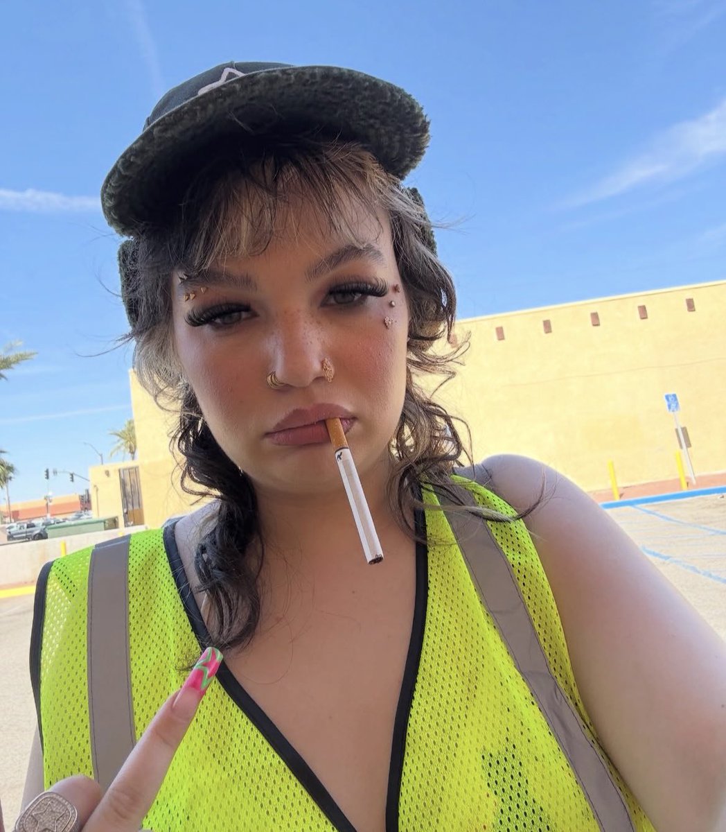 therzzlehavsen's tweet image. vibes tn : high as fuck to forget about my troubles 😵‍💫😵‍💫 
#dazedandconfused