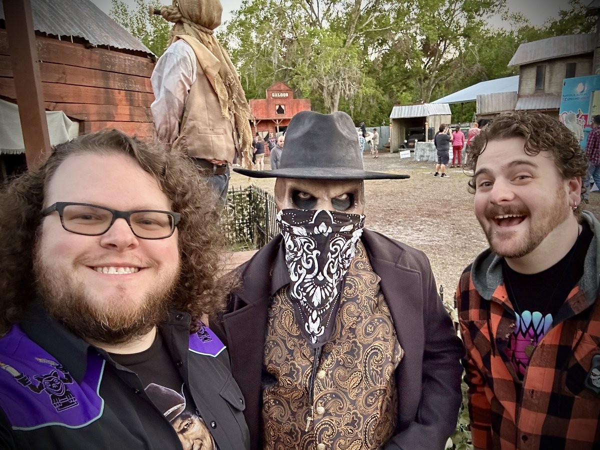 thirdchannelpod's tweet photo. Podcast outing for PJ’s first time at #SirHenrysHauntedTrail for the Haunted Ghost Town &amp; BBQ. #sirhenrys https://t.co/YV43MRxKo6