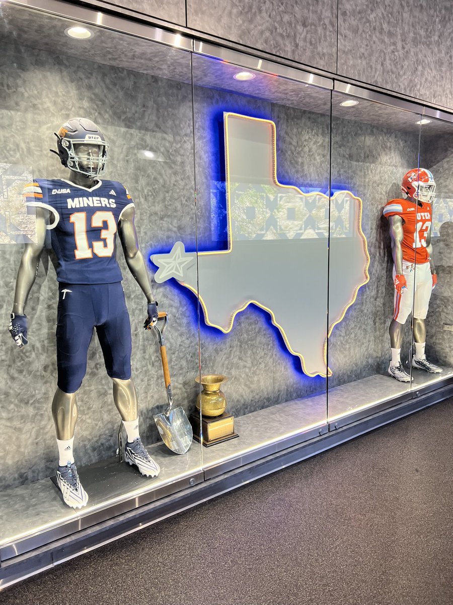 donovan_perry3's tweet image. Had an amazing time @UTEPFB Junior Day! Thank you @COACHJMACRB for the invite and the rest of the staff for the hospitality! @Coach_Cotton713 @CoachCala @CoachSWUTEP @GinoGigs
