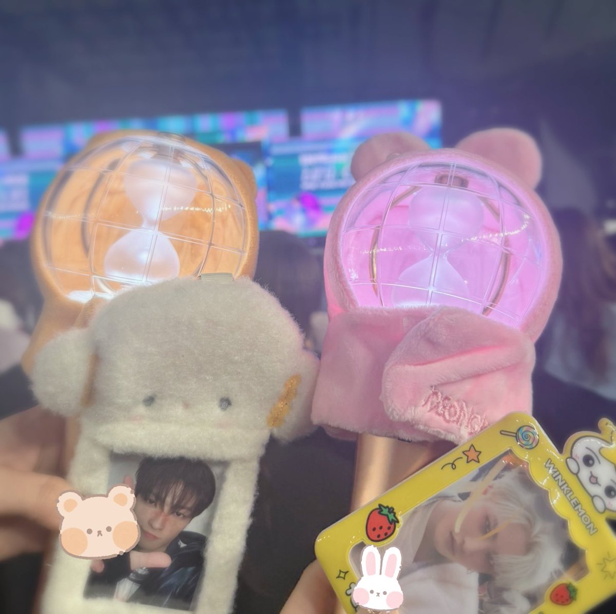 kmhjle1110's tweet photo. 250412 INGALIVE “UNI-CON” in TOKYO DOME powered by SBS INKIGAYO 
　
楽しかった☺️ありがとう〜☺️
斜めソンファさんの写真と🥺

#ATEEZ #에이티즈
#홍중　#ホンジュン　#hongjoong
#INKIGAYO #INGALIVE_UNICON 
#INGALIVE_ATEEZ https://t.co/1RgSAdqkU9