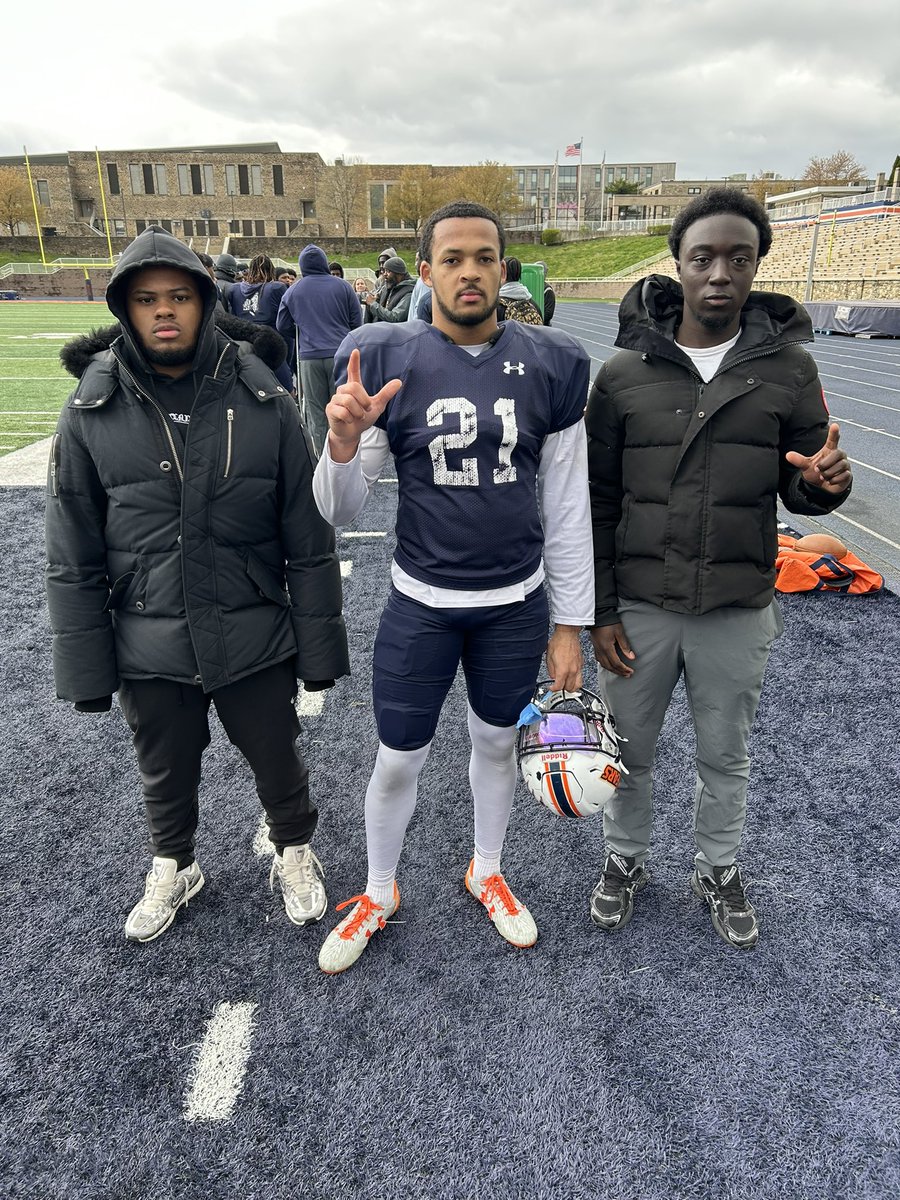 coachthomaslhs's tweet photo. Junior Day @MSUBearsFB @Foxx1kkk @_luljay2x_ @Babahhh22 #DenPride @Largo_Athletics https://t.co/9sToFEzHal