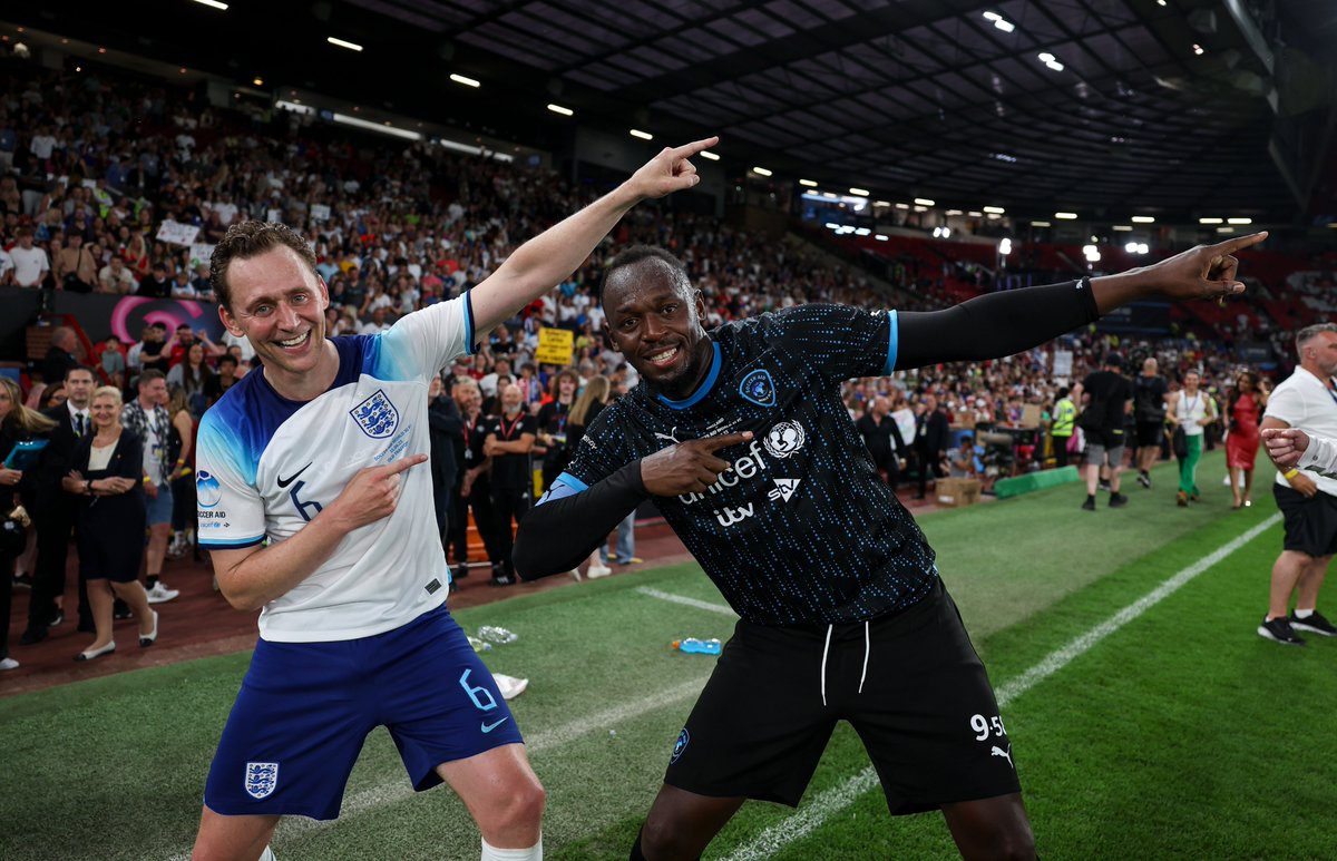 Iconic pose, iconic duo⚡

<a href="/twhiddleston/">Tom Hiddleston</a> | <a href="/usainbolt/">Usain St. Leo Bolt</a> | #SoccerAid