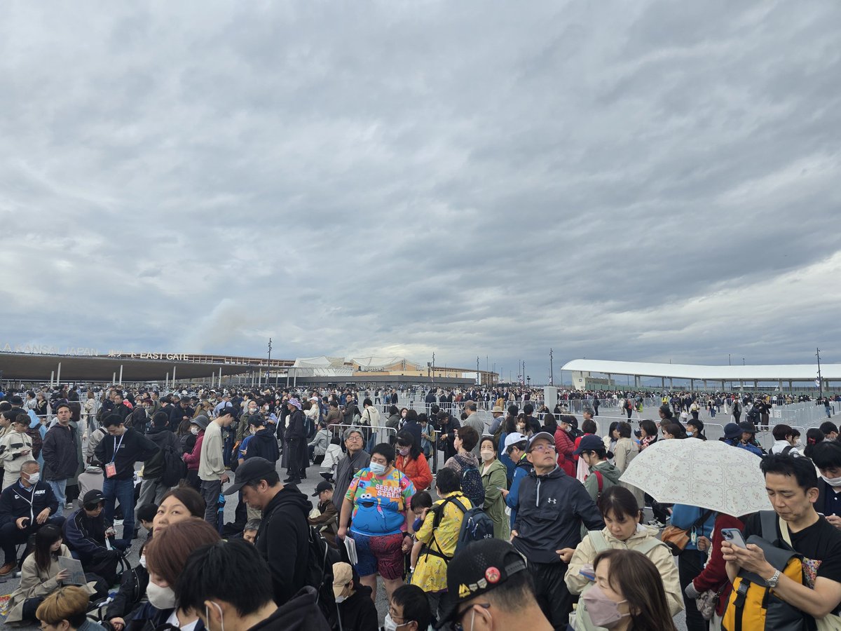 ingramaster's tweet photo. 万博初日なう。11時まで待機。モンスポットは万博会場にはないようだ。 https://t.co/5cTEKdUFcK