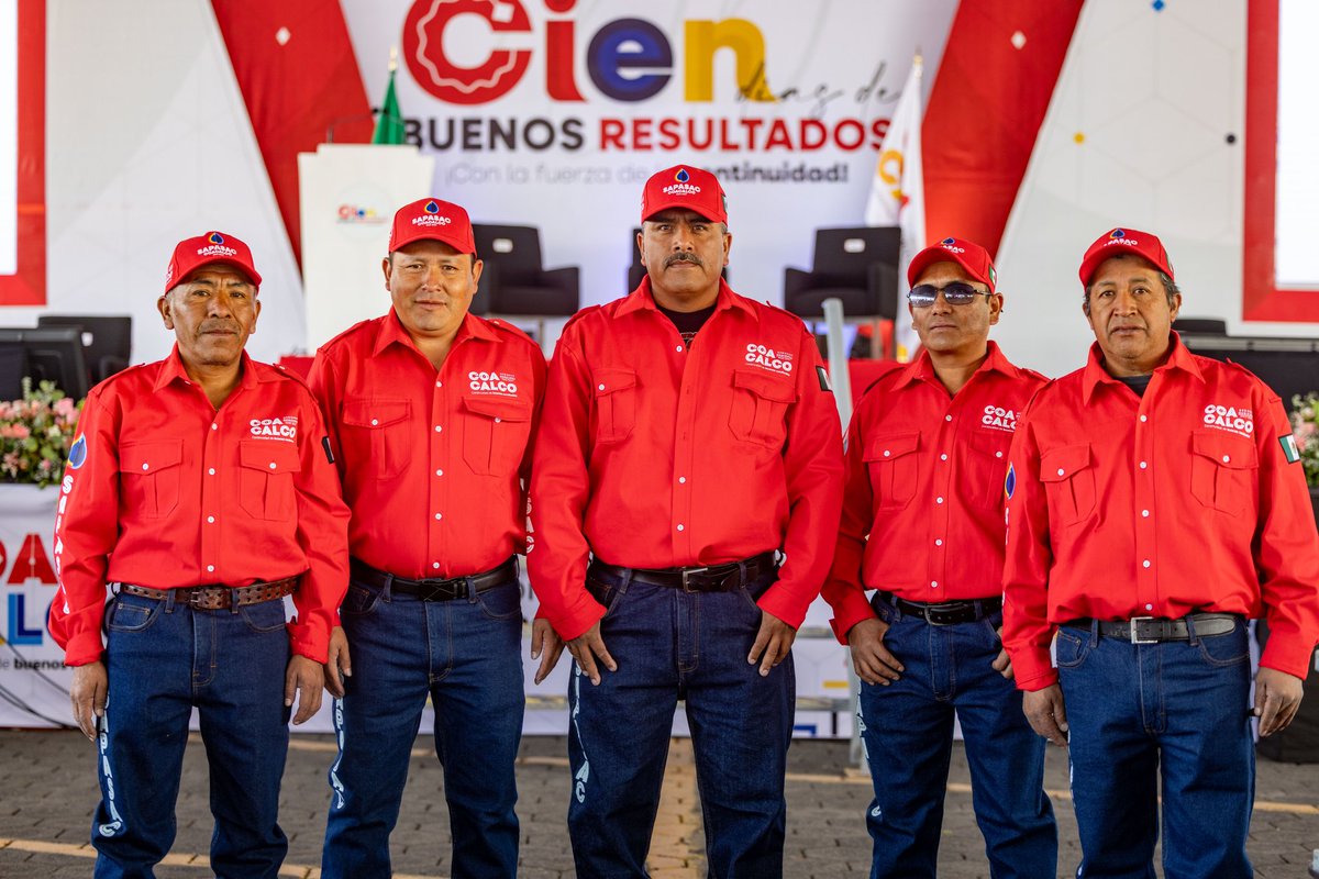 GobCoacalco2022's tweet image. Nuestro presidente, @davidsanchezi, durante el informe de #100DíasDeBuenosResultados, realizó la entrega de uniformes a nuestros equipos de #ServiciosPúblicos y #Sapasac.