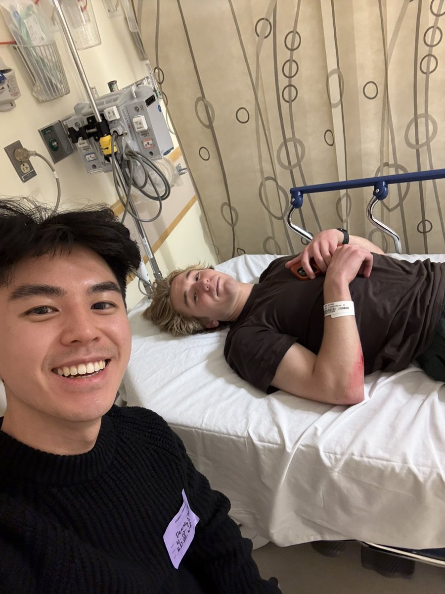 KicksCharlie's tweet photo. This is what the Emergency Room taught me about B2B SaaS 🧵⤵️ https://t.co/Yv3xbNDWUU