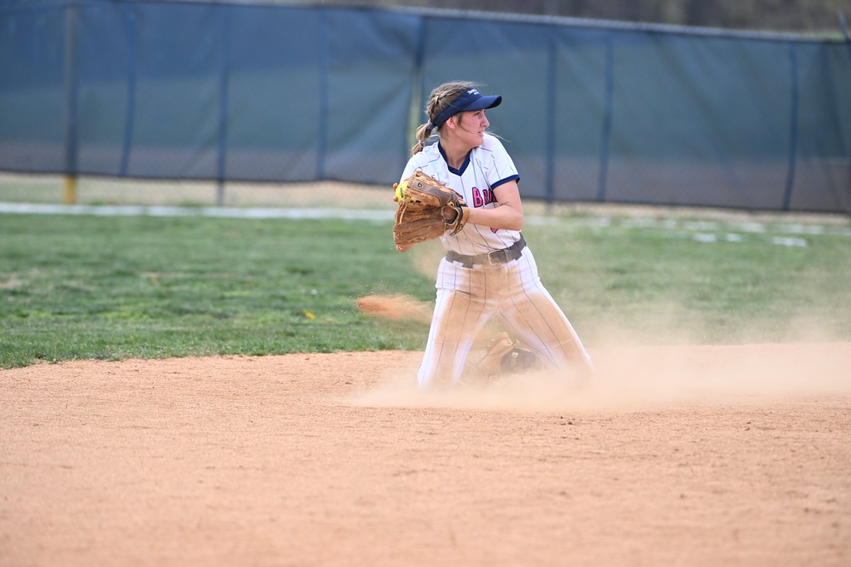 We were honored to be able to celebrate our graduating senior Victoria and all that she's contributed to this program ahead of today's doublehader against Lynchburg

📰: vixenathletics.com/news/2025/4/12…

#upupsweet | #vixenFIERCE