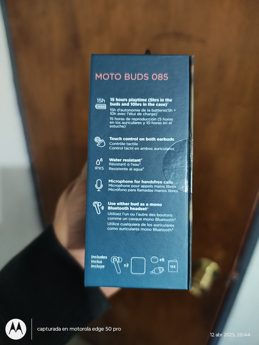 Streetspirit85's tweet photo. @FalabellaAyuda @MotorolaCL acabo de comprar estos audífonos en mall plaza oeste. La caja dice que incluye 6 gomitas y solo trae la de los audífonos. Dónde están las otras 4? https://t.co/3TSyJVstt8
