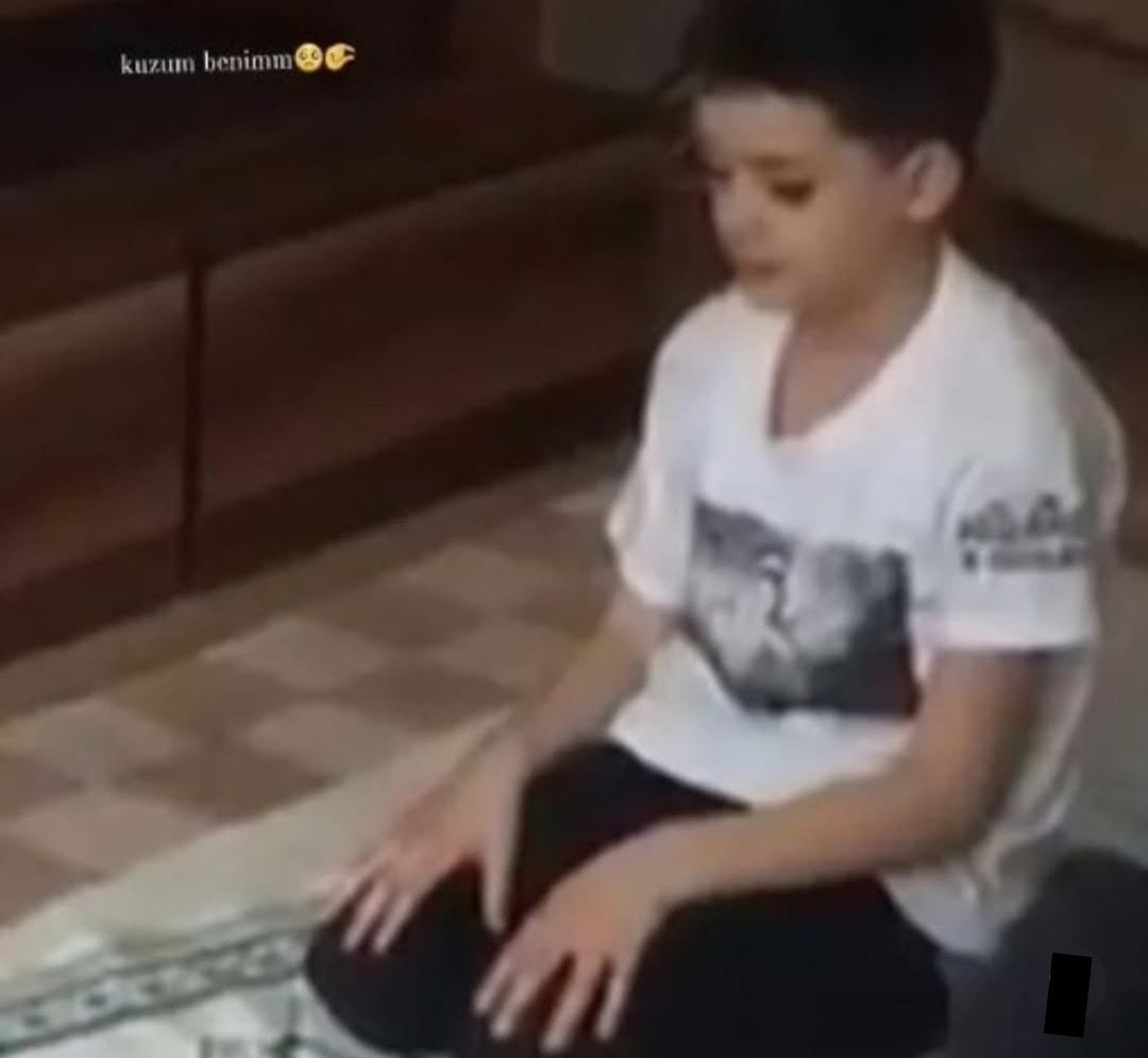 merTalhaAs73825's tweet photo. Ahmet Ahmeet!

Şu okunan selâlar hürmetine, Cuma vaktinin hürmetine, gül kokulu Peygamberimize komşu olasın Ahmet. https://t.co/tYbcWE76Xl