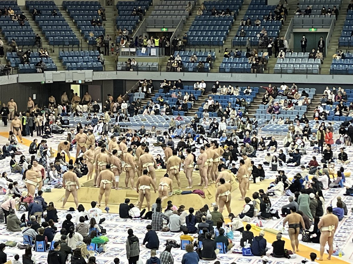 Beernon9's tweet photo. 千葉巡業❤️‍🔥
入場の列がすごかった
推しが近くで見れたらいいな https://t.co/1laaOWJF0V