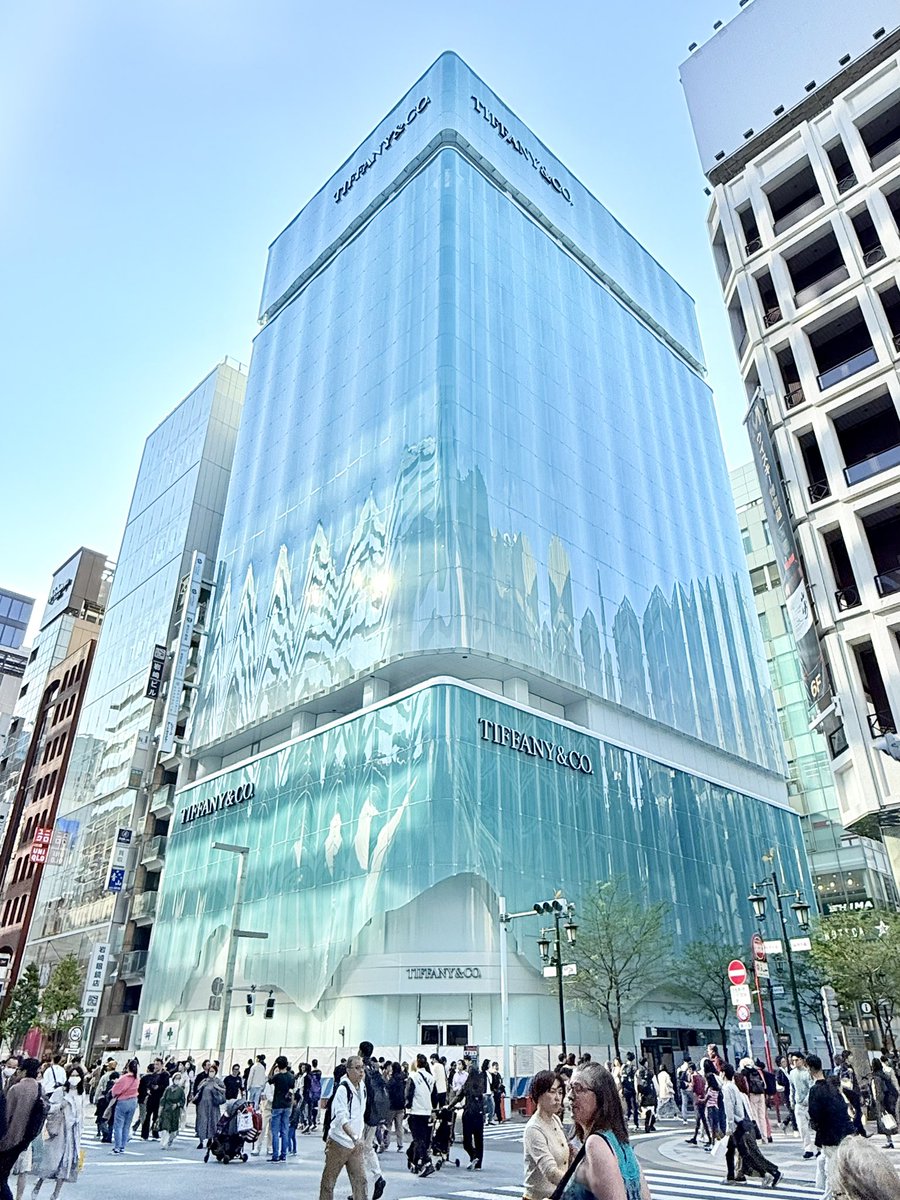 GINZA SIXの向かいにティファニービル出現！ ティファニーカラーの