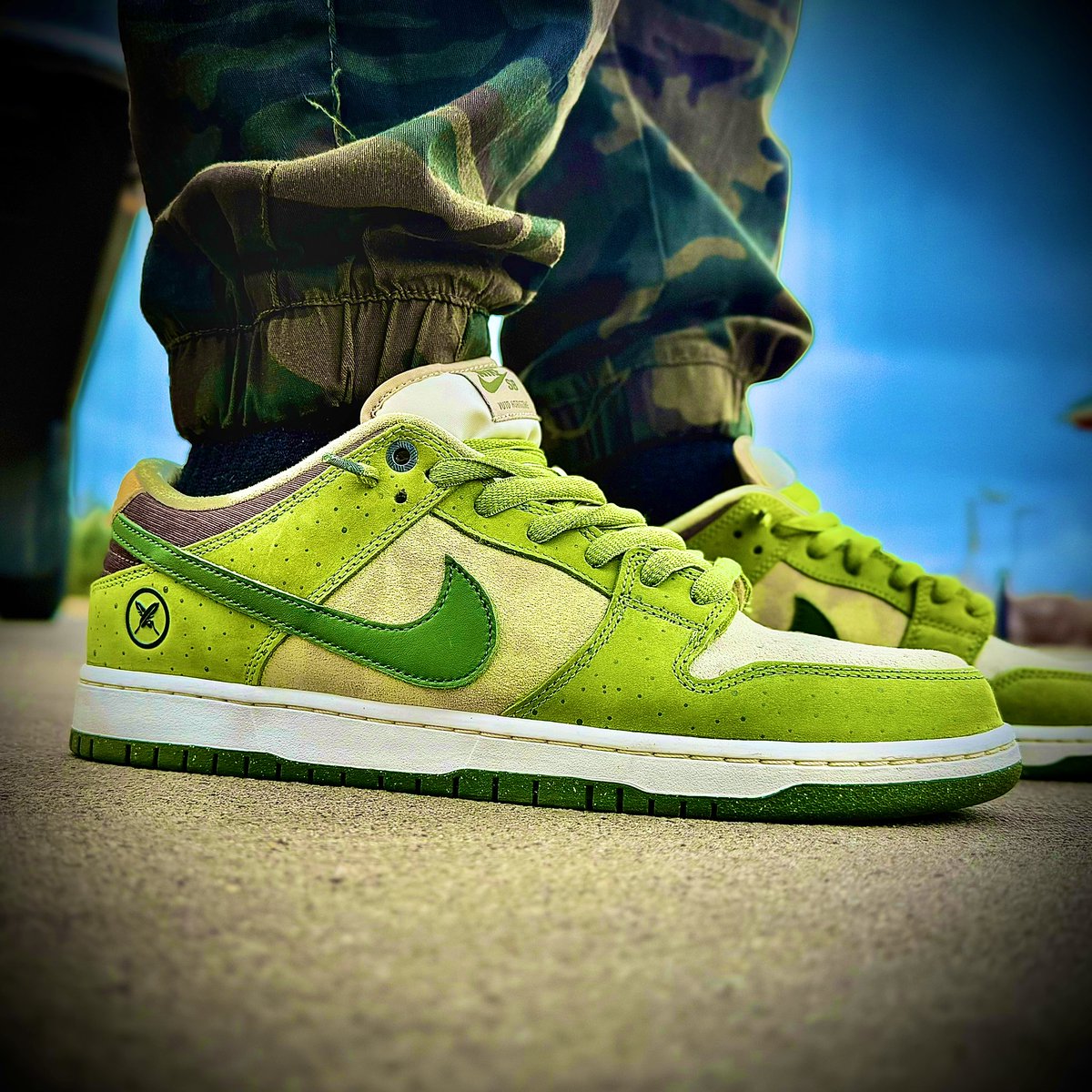 Tony_Tucka's tweet image. Forgot to post these yesterday.

Now that spring is, albeit very slowly, coming back, I can FINALLY get shoes and go Straight-to-Foot with them!! It’s been a while. 🙏

These are GORGEOUS😮‍💨🤌💯

#FireFridays (late)
#NikeSB
#SBDunks
#BringBackSBDunkHighsandMids
