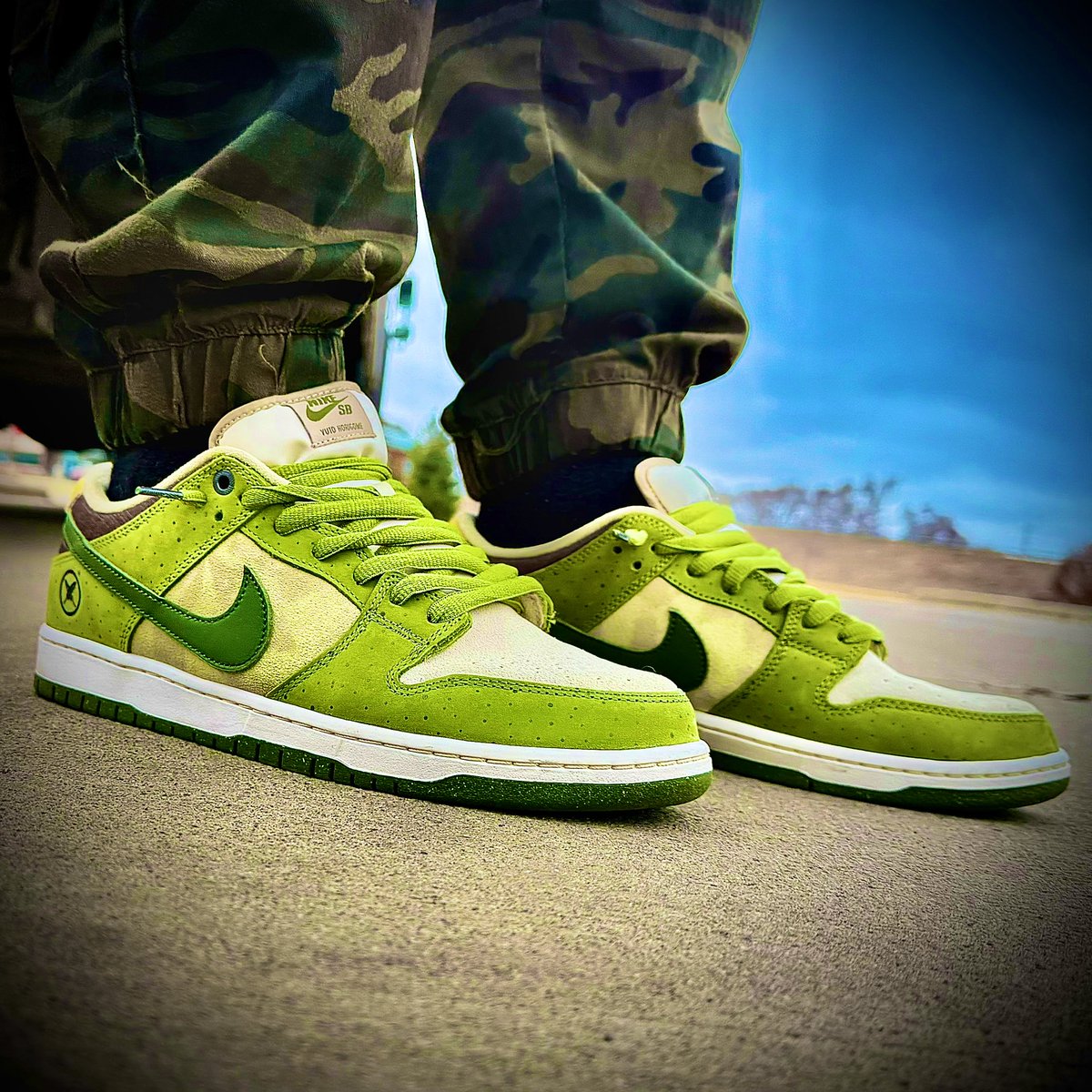 Tony_Tucka's tweet image. Forgot to post these yesterday.

Now that spring is, albeit very slowly, coming back, I can FINALLY get shoes and go Straight-to-Foot with them!! It’s been a while. 🙏

These are GORGEOUS😮‍💨🤌💯

#FireFridays (late)
#NikeSB
#SBDunks
#BringBackSBDunkHighsandMids