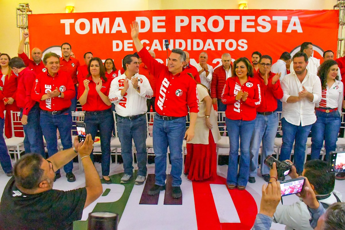 AnarosaValdes2's tweet photo. En el PRI, la verdadera fuerza está en la gente que nunca se detiene, en quienes se levantan cada día con el firme propósito de transformar su comunidad desde el compromiso y la convicción.

Hoy, en Xalapa, junto a las 212 planillas de nuestro estado, reafirmamos que la unidad y la organización nos marcan el rumbo.
Con corazón, trabajo y cercanía, vamos a ganar en cada rincón de Veracruz.

¡Porque cuando el PRI camina con su gente, no hay quien lo detenga!
