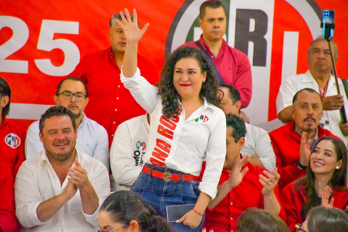 AnarosaValdes2's tweet photo. En el PRI, la verdadera fuerza está en la gente que nunca se detiene, en quienes se levantan cada día con el firme propósito de transformar su comunidad desde el compromiso y la convicción.

Hoy, en Xalapa, junto a las 212 planillas de nuestro estado, reafirmamos que la unidad y la organización nos marcan el rumbo.
Con corazón, trabajo y cercanía, vamos a ganar en cada rincón de Veracruz.

¡Porque cuando el PRI camina con su gente, no hay quien lo detenga!