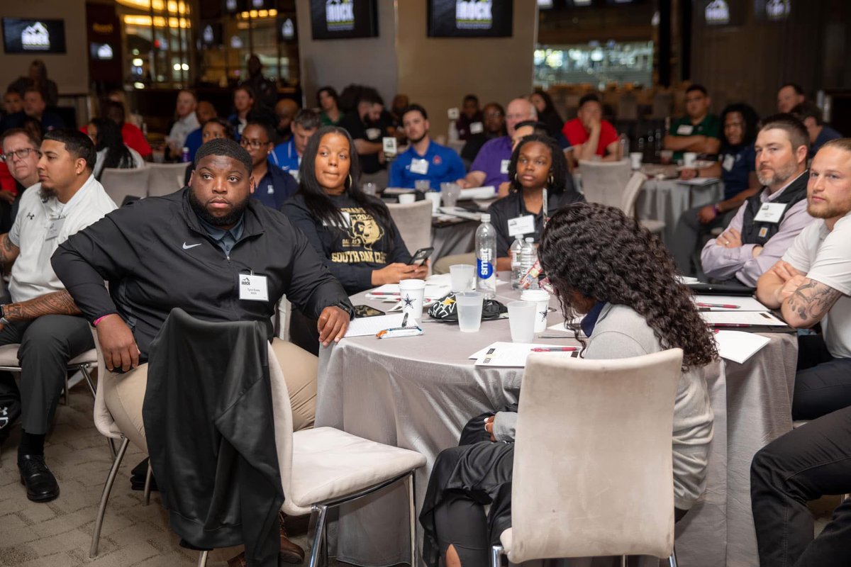 CoachEvans903's tweet photo. TODAY MARKS YEAR 2 of being in the Rock Program!!
Class of 23’
Connected with some DANG good people! ✊🏾 🫡
#Table6 #THSCA https://t.co/Y5nqfYcXwq