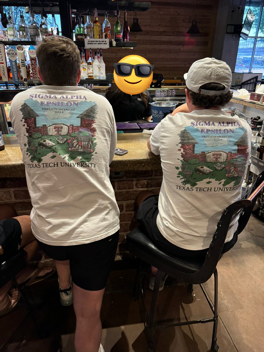 bigcatmonty's tweet photo. These guys just turned around and asked me if I wanted to “get my beek peppered”. https://t.co/V9tInggQbD