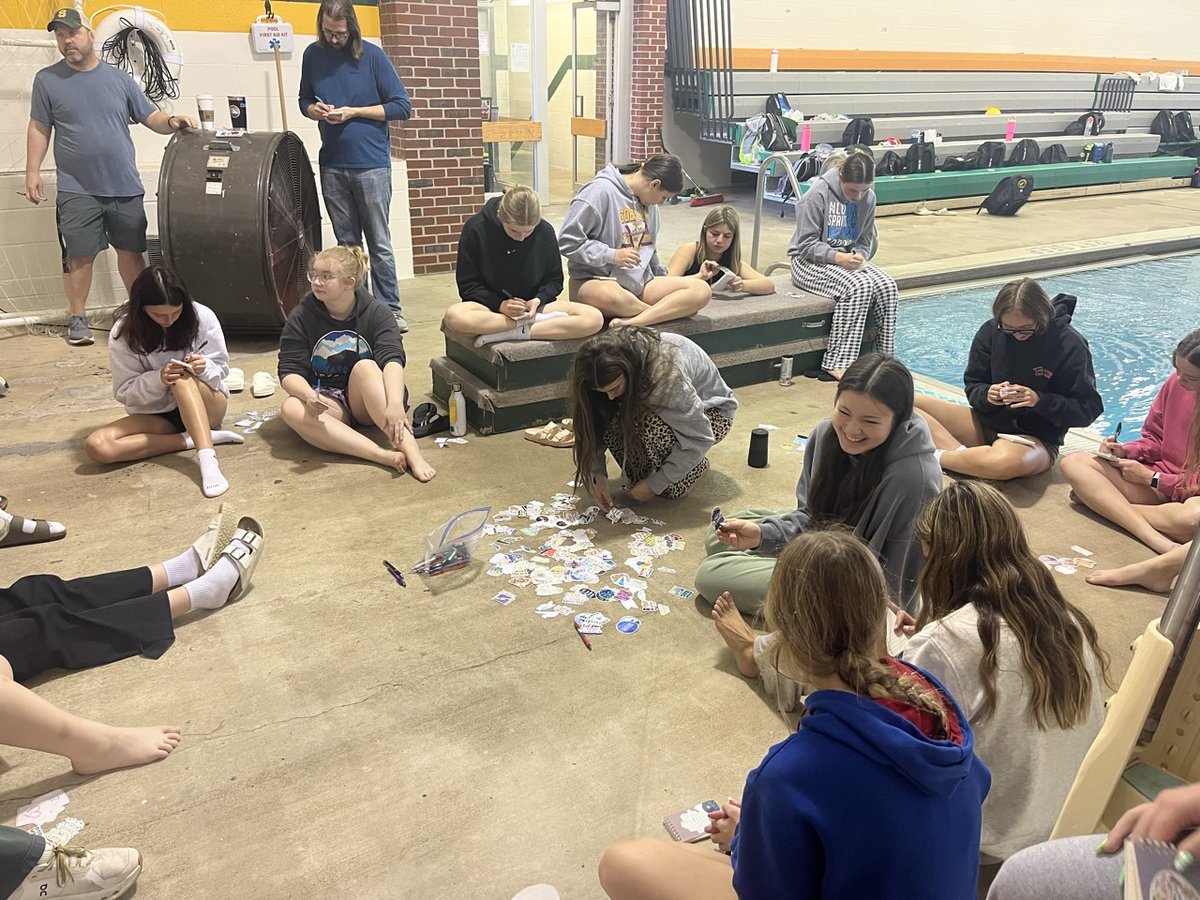 Mid-season team building today! So proud of how invested the girls (and coaches!) were in today's activity--hype books! #culturewins #encouragementday <a href="/SMSouthTDain/">Dr. Todd Dain</a> <a href="/SMSRaidersAD/">Mark Mahoney</a>