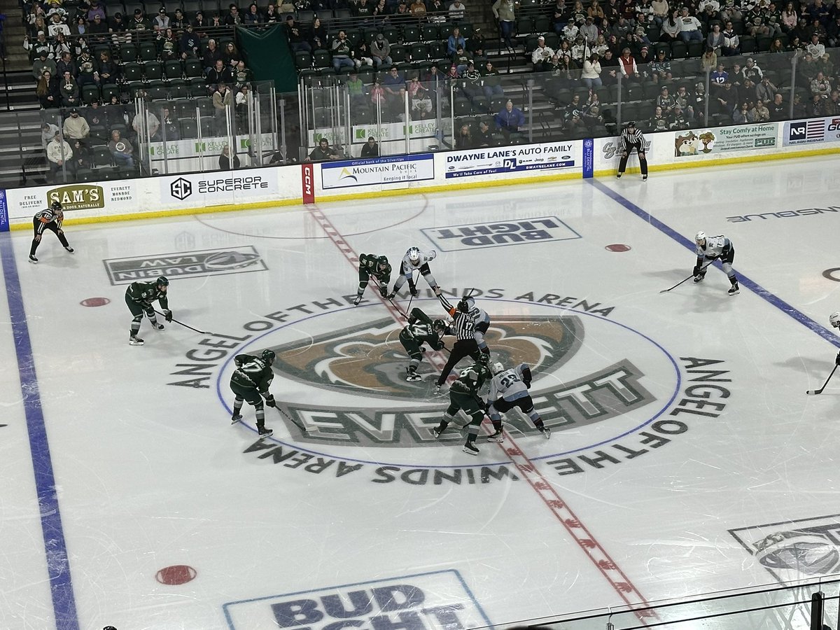 hawkeyblog's tweet photo. #PORvsEVT #WHLPlayoffs #PDX #WHL @WHLsilvertips @pdxwinterhawks @TheWHL https://t.co/0C2NvOxhbi