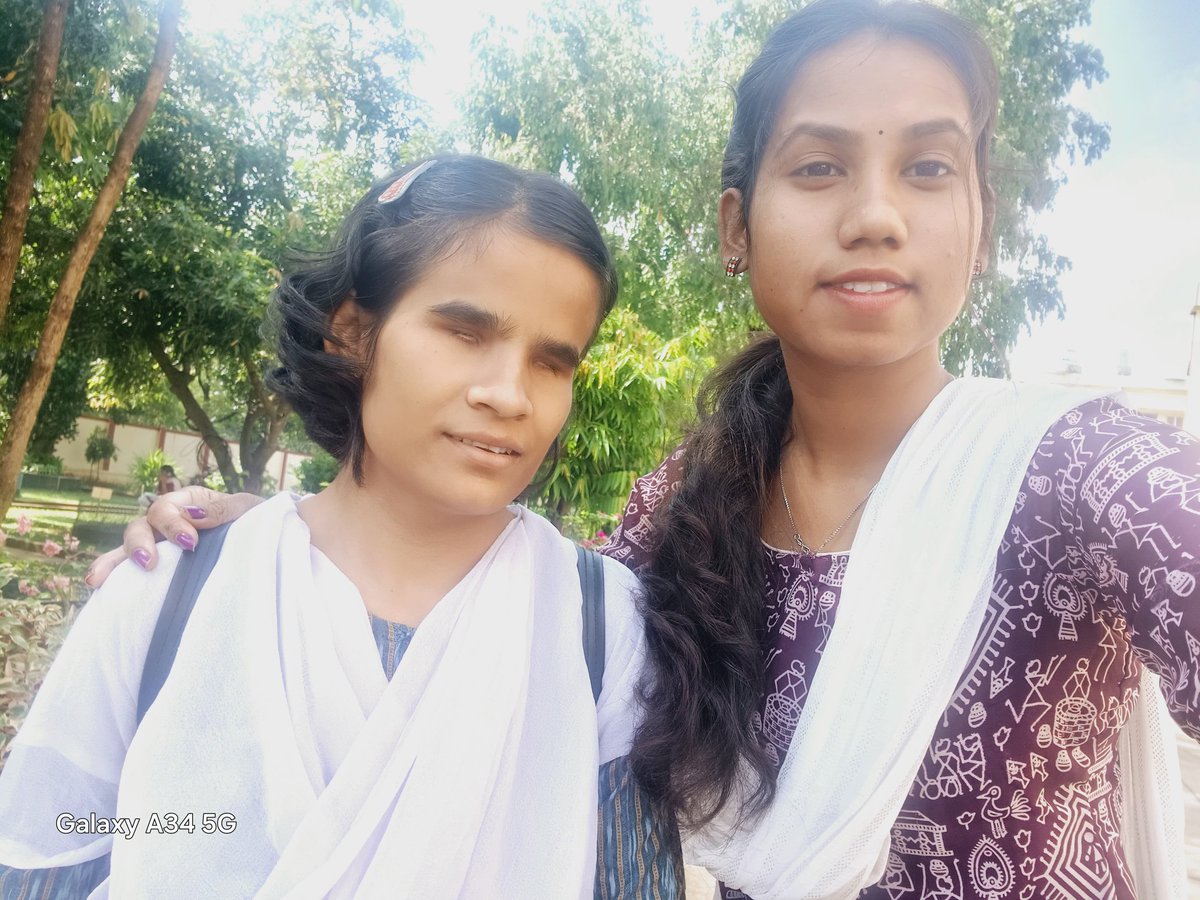 RitaNay00995740's tweet image. Date- 11.04.2025
Centre- Ramadevi university,Bhubaneswar
#ପ୍ରକାଶିତା ଟିମ ତରଫ ରୁ ସହାୟକ ଲିପିକା ମାନେ   #ramadevi university ରେ ଦୃଷ୍ଟିହୀନ ଛାତ୍ରୀ ମାନଙ୍କର ପରୀକ୍ଷାର ଲେଖା କାର୍ଯ୍ୟରେ ସହଯୋଗ କରି ଆସୁଛନ୍ତି l @CMO_Odisha @state_scpd @PravatiPOdisha 
 @NityanandaBJP @DSSOKHORDHA2
@DMKhordha