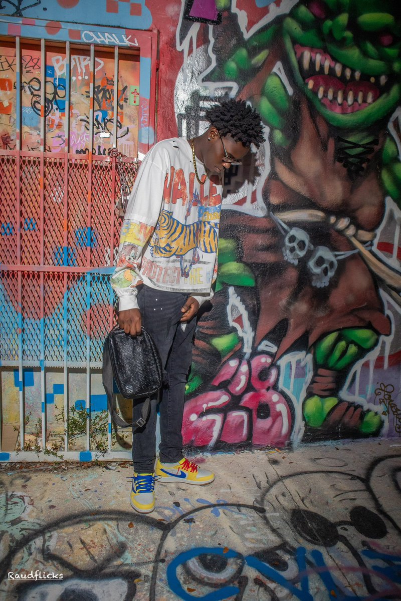 Garaud23's tweet image. #gradbash fit