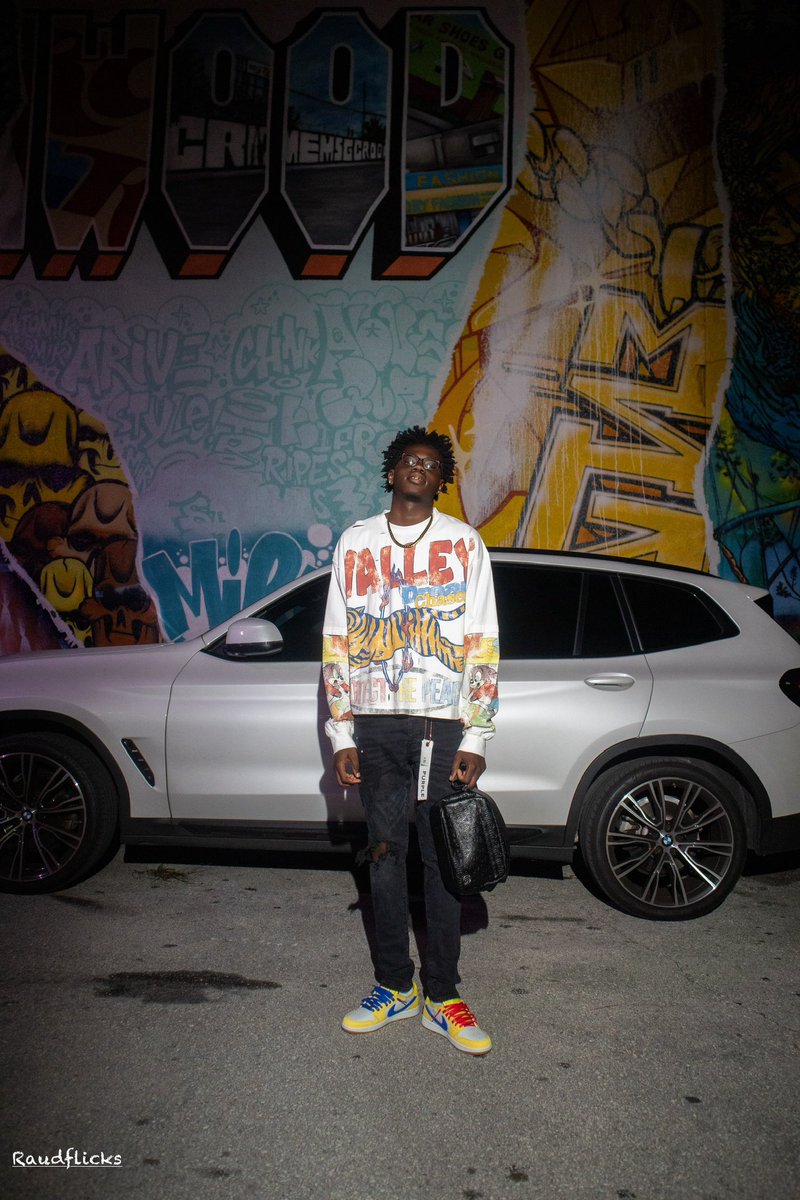 Garaud23's tweet image. #gradbash fit