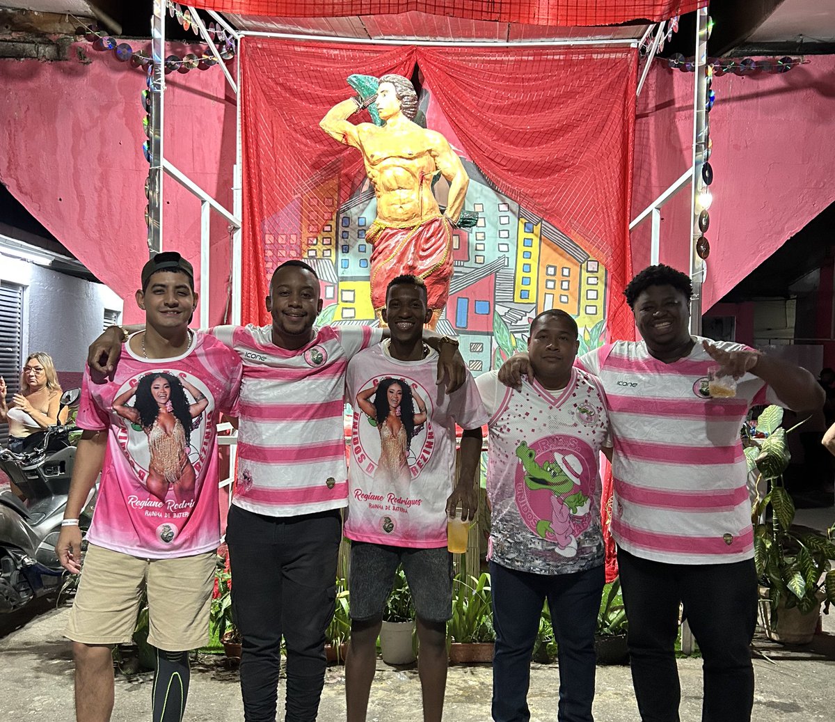 Os Ouros da casa ! 
Os crias do <a href="/udojacarezinho/">Unidos Do Jacarezinho</a> !