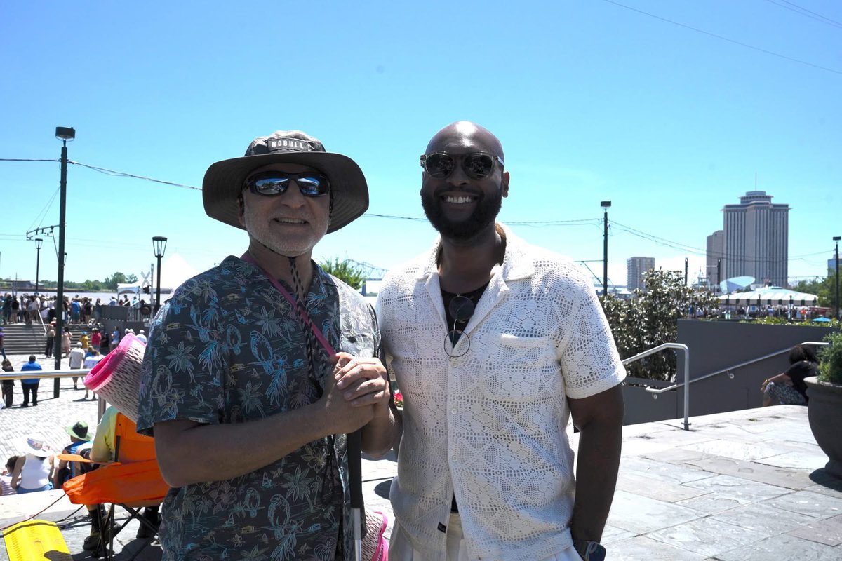 carl_arredondo's tweet photo. While at #FQF, i stopped by the @WWLTV broadcast area and got to talk to Morning Anchor #BrandonWalker. We caught up &amp; even talked a bit on how we miss #EricPaulsen. #beon4 
#nolatwitter https://t.co/NE8KFby0fR