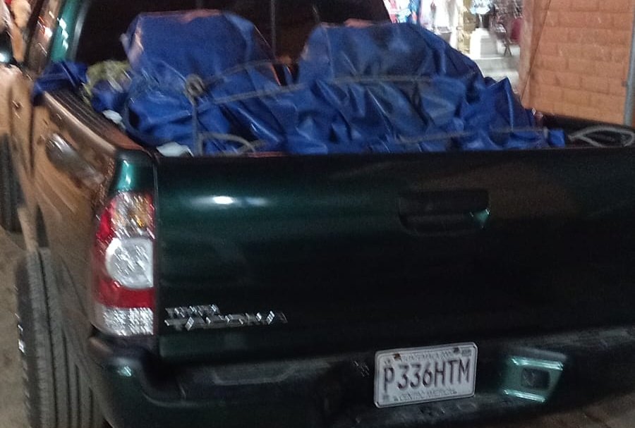 VisitAtaco's tweet image. ¿Es legal que vehículos de placa Guatemalteca cargados de producto extranjero vengan a vender directamente a El Salvador sin tener permisos de trabajo?

Los conductores se bajan del vehículo solo para vender sus productos y luego se van.