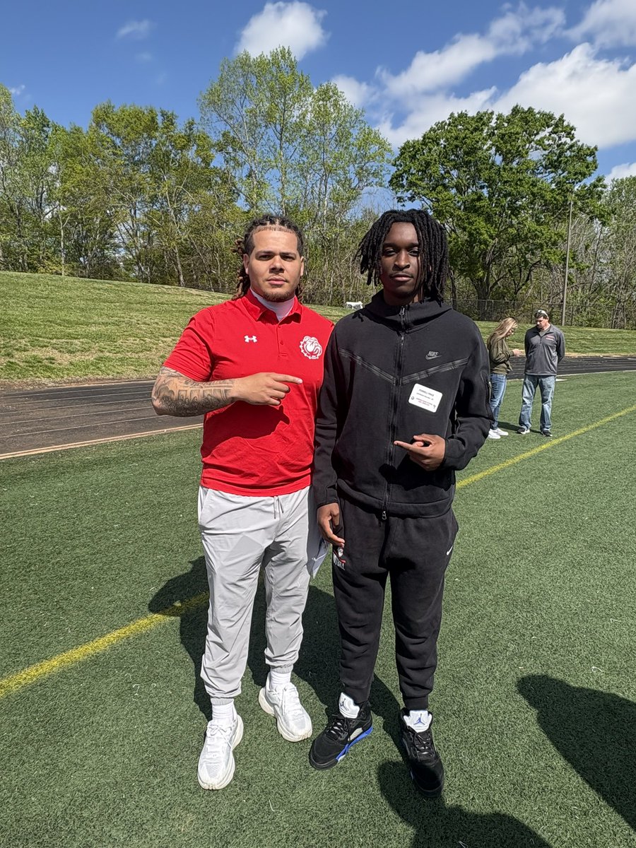 ferrellprice_27's tweet photo. Thank you for the invite!! I had a great day at @GWUFootball today I enjoyed meeting the coaches, watching the spring game, touring the facility and campus. Go dawgs!! @GWUCoachPinnix @elite360recruit @nwestfootball https://t.co/VcUkT9CYtc