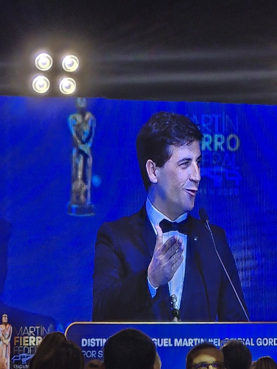 #MartínFierroFederal 2025

Merecedísimo reconocimiento al talentoso Miguel Martín, #OficialGordillo. Un verdadero embajador de la tucumanidad. Cuando anunciaron la distinción hubo una ovación espontánea y genuina.

Felicitaciones, genio.