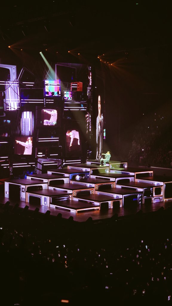 accidentalarmy_'s tweet photo. 😭😭😭 IM STILL SPEECHLESS CANT BELIEVE I WATCHED HOBI LIVE BREATHING THE SAME AIR SCREAMING MY LUNGS OUT 💜💜💜 https://t.co/9o74GP1Cen