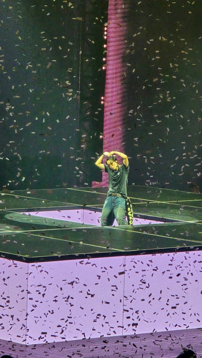 accidentalarmy_'s tweet photo. 😭😭😭 IM STILL SPEECHLESS CANT BELIEVE I WATCHED HOBI LIVE BREATHING THE SAME AIR SCREAMING MY LUNGS OUT 💜💜💜 https://t.co/9o74GP1Cen