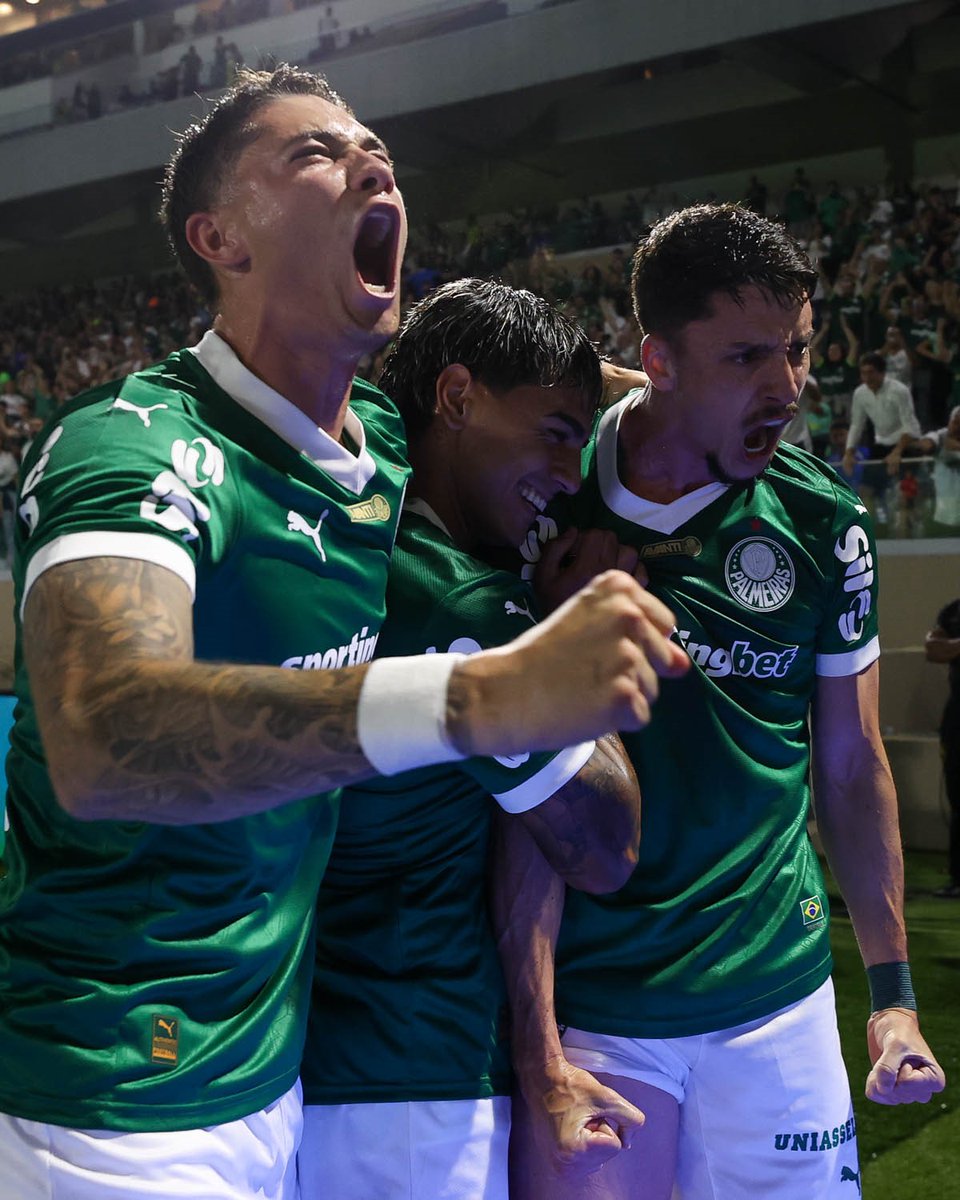 O único mood possível após uma noite de Derby ALVIVERDE (e um pouco celeste) em Barueri! Bom dia, #FamíliaPalmeiras! 💚🇺🇾