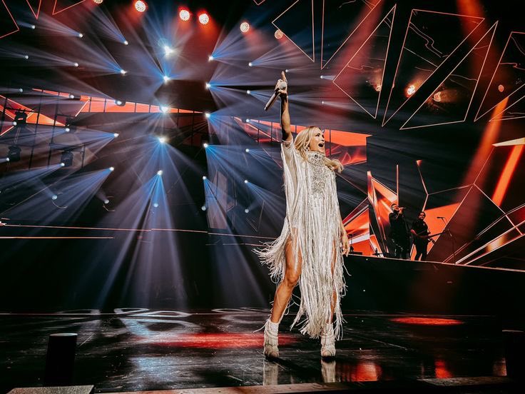 carrieskingdom's tweet photo. Here to one last night show of #REFLECTION 🤍💎 it’s has been soooo fabulous 💕✨😭 #CUinVegas @carrieunderwood https://t.co/IfbZvpw0t6