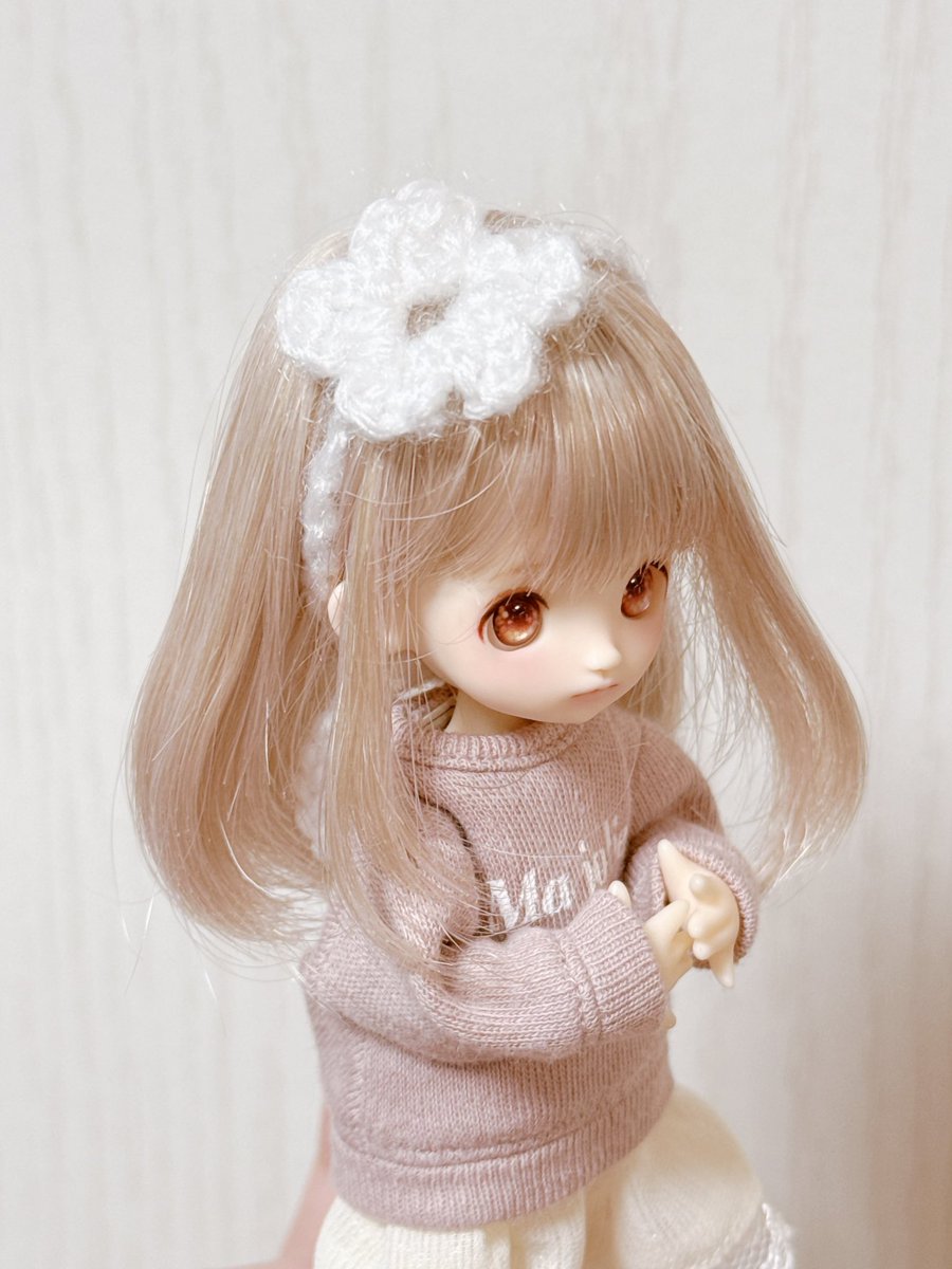 shirasuboshi0's tweet image. 最近編み物ブームに乗っかりすっかりハマってます(*´︶`*)

りりちゃんにヘアバンド作ってみました🌸
斜め顔が可愛すぎる……

#larimarヘッド