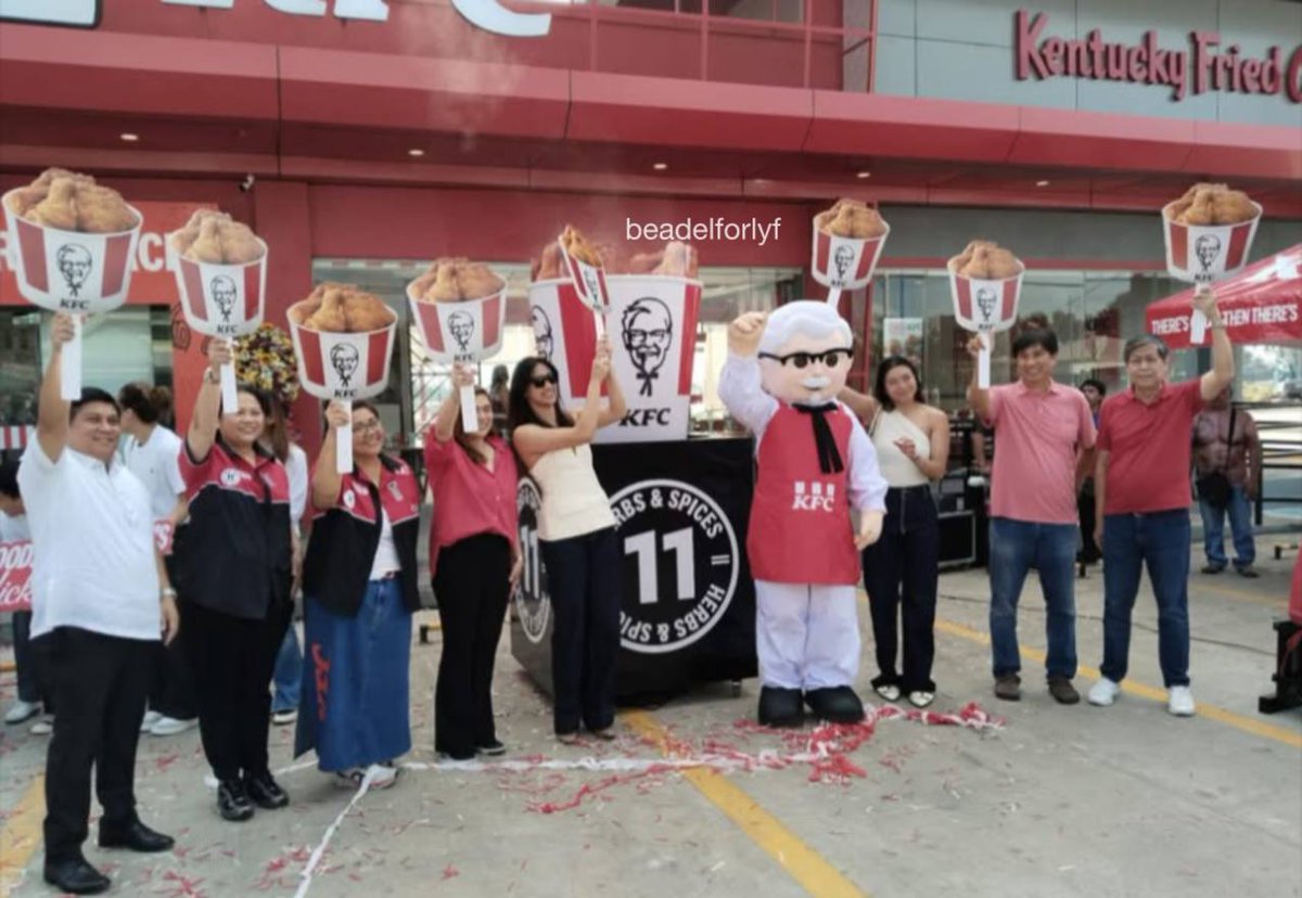Beadelforlyf's tweet photo. Akala ko francise lang ni ate Ly.  Mukhang business partner sila ng De Leon’s.

Huge congratulations to BeaLy on the grand opening of your very own KFC franchise.

#BeadeLeon #AlyssaValdez https://t.co/HukvmSexKm